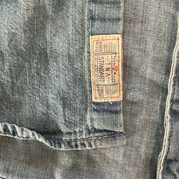 TNA boyfriend fit jean button down shirt. Size small. 100% cotton - Picture 3 of 5